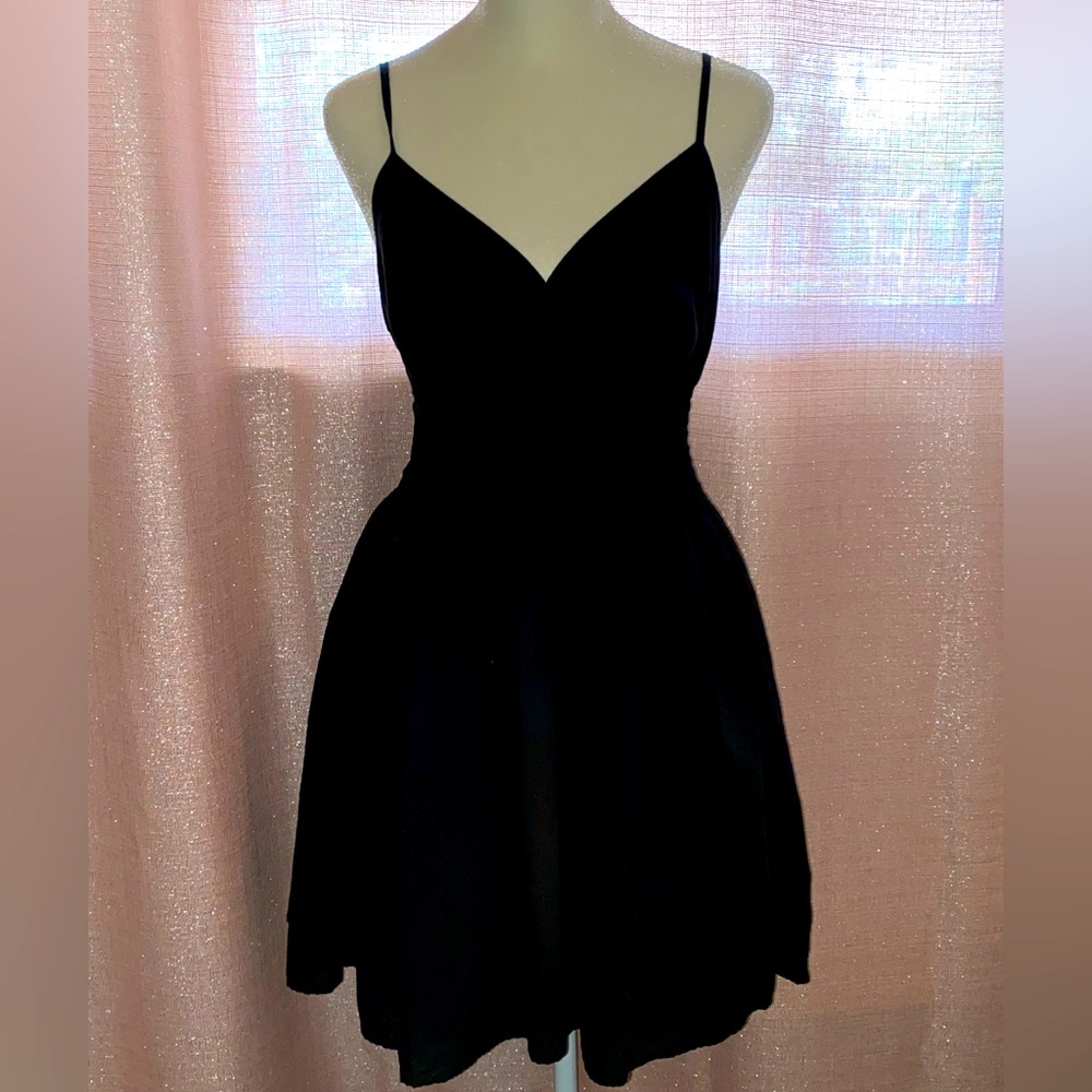 Large black mini dress, adjustable spaghetti straps, elastic waist and back